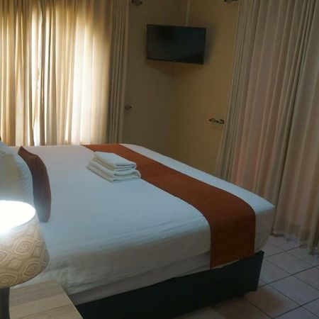 Bridgeville Guest House Γκαμπορόνε Εξωτερικό φωτογραφία