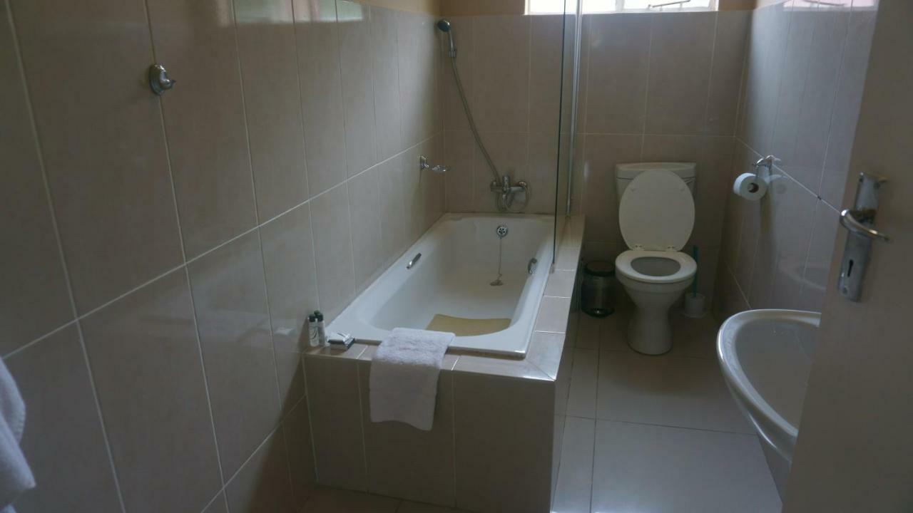 Bridgeville Guest House Γκαμπορόνε Εξωτερικό φωτογραφία
